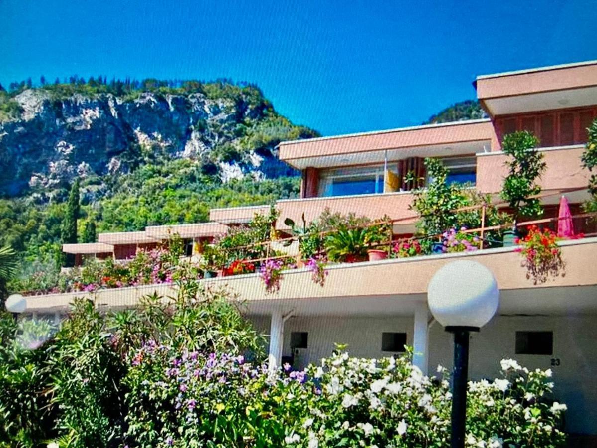Appartamento Peppino Mit Seeblick Und Pool Ρίβα ντελ Γκάρντα Εξωτερικό φωτογραφία